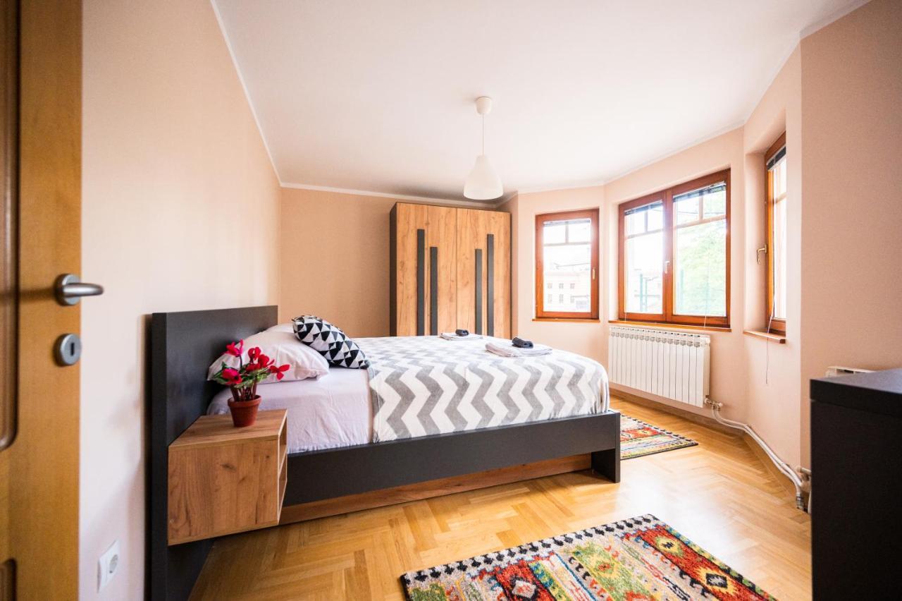 Duplex Apartment For Up To 12 People- Old Town サラエヴォ エクステリア 写真